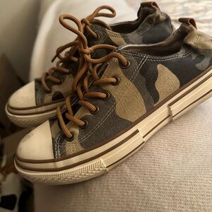 Very G camo print sneakers